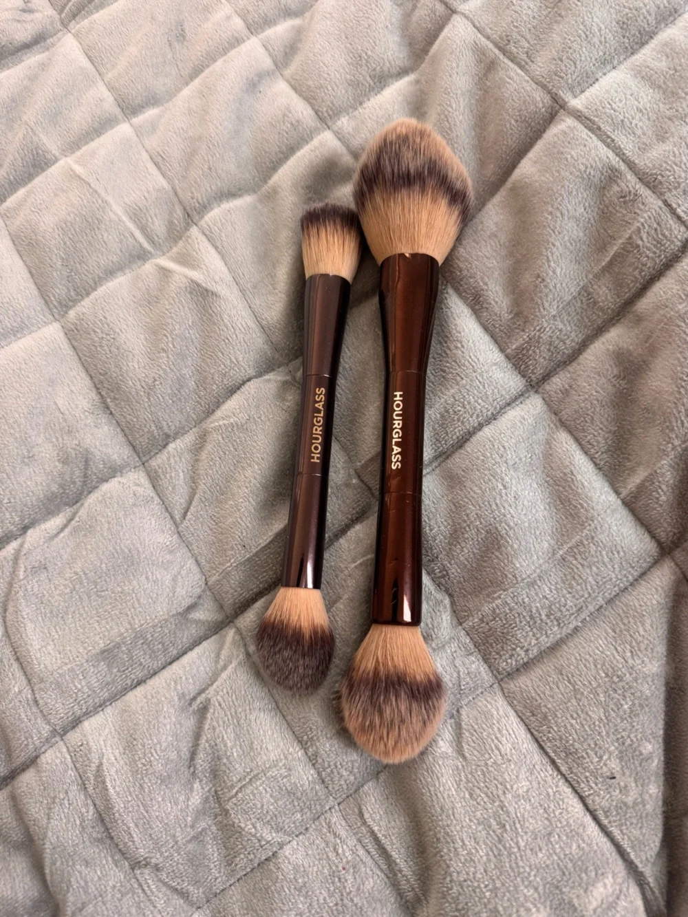 Hourglass Double-Ended Face Brush - Brown Together